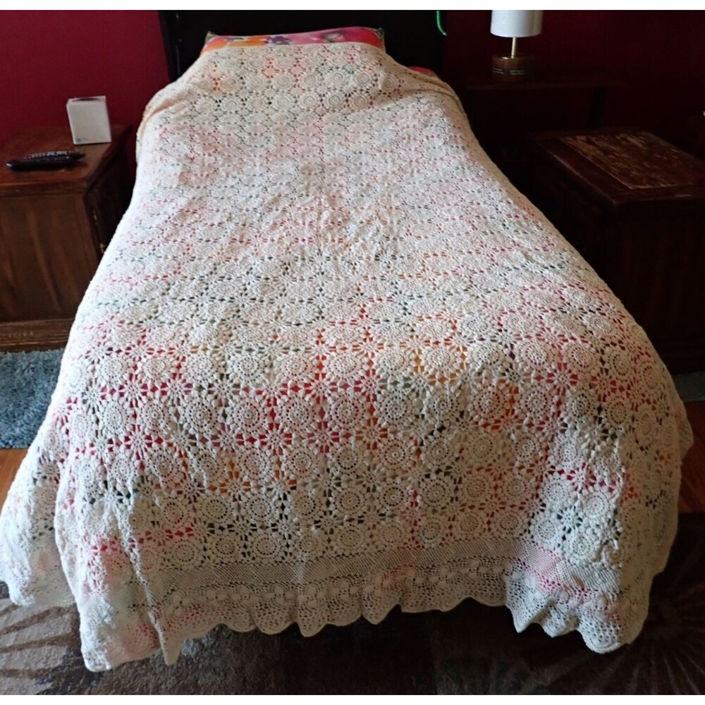 Crochet Lace White Bedspread Coverlet Twin Size Ivory Flower Popcorn 67" x  82"